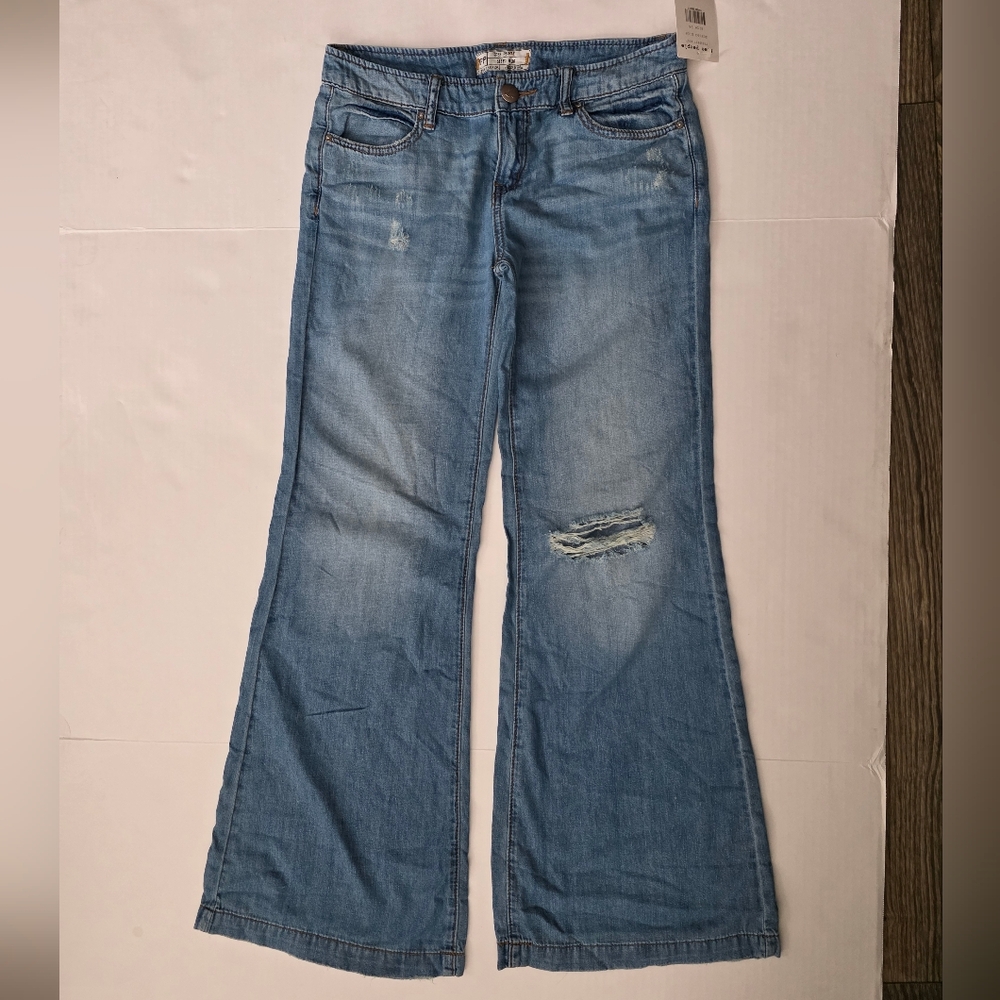 Free People Women Size 26 Blue Jeans NWT.